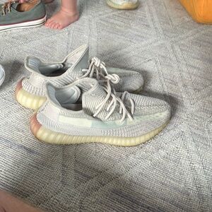 Yeezy 350v2 citrin